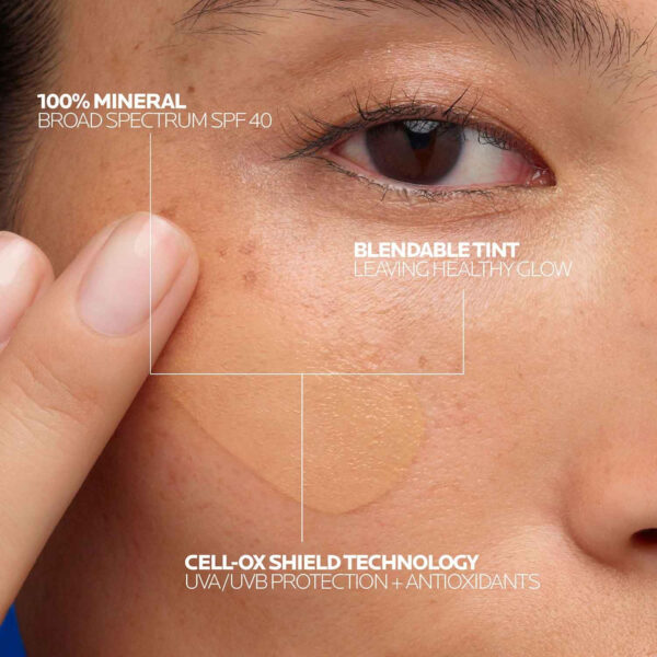 6893139f36b87f8e3ffb3bd1bdabd9bfeb4529c41e6e975f6547d.jpg La Roche-Posay Anthelios Sunscreen SPF 50, Ultra-Light Fluid Broad Spectrum SPF 50, Face Sunscreen with Titanium Dioxide Mineral, Lightweight & Fast-Absorbing, Oil-Free, Matte Finish