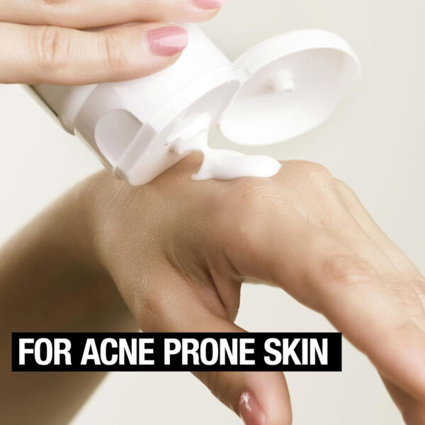 Neutrogena Clear Face Sunscreen Lotion for Acne-Prone Skin, Broad Spectrum SPF 30 Facial Sunscreen for Oily Skin, Fragrance- & Oxybenzone-Free Water Resistant, 3 fl. oz