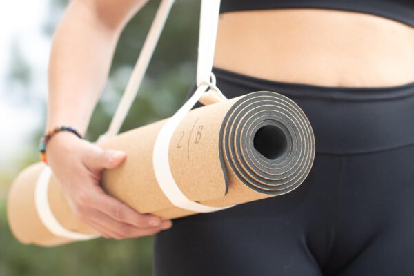 2 B BALANCED Premium Cork Yoga Mat - Always Stays Flat - Non Toxic - Non Slip - Brown - Cork & Rubber